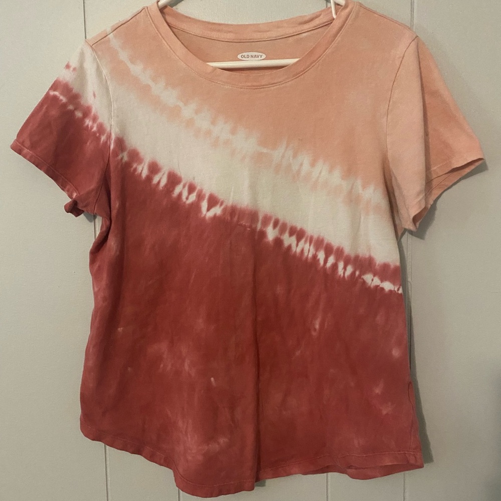Women’s Old Navy tshirt size medium
